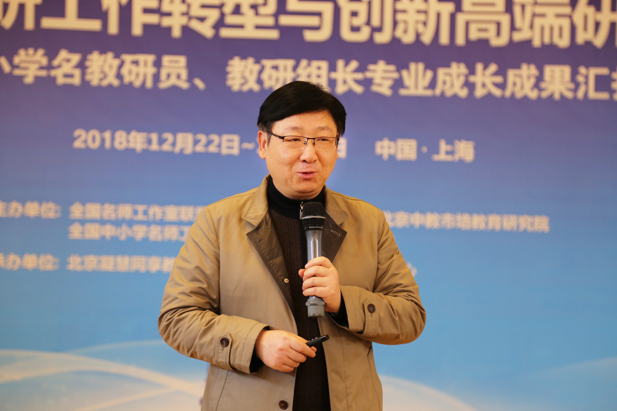 以梅花三弄贯穿整个交流过程。