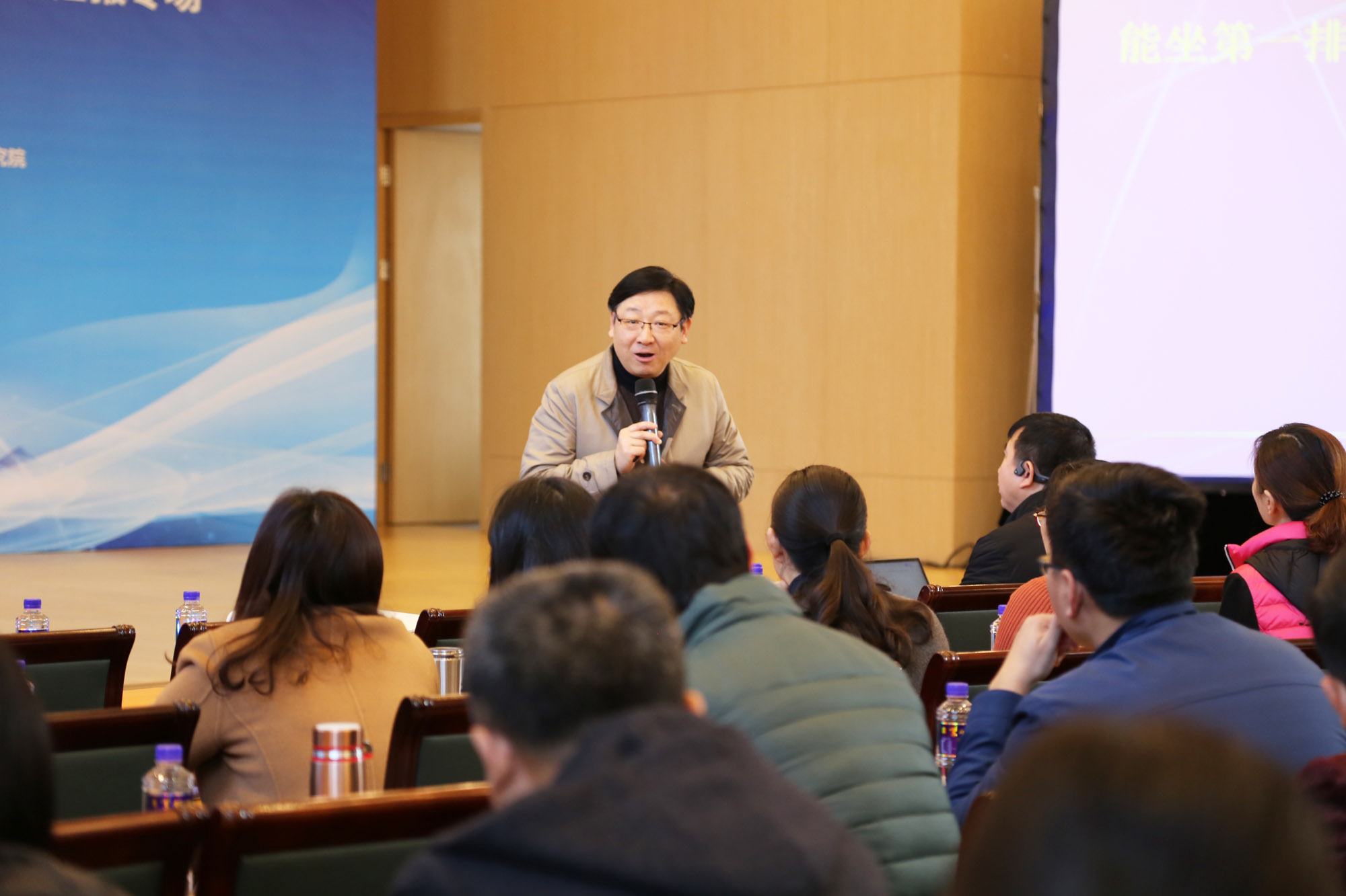 参会学员的求知欲望，更激发了授课老师传授知识的激情热情。