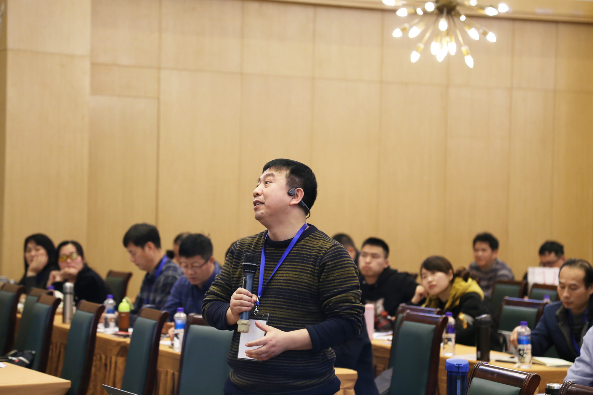 乐山教科所所长许泽能学习期间参与互动。